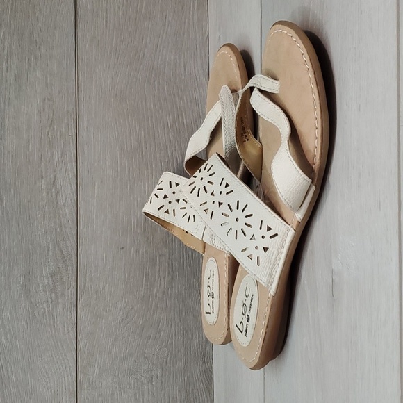 Born B.O.C Women Casaba Laser Cut Comfort Sandals shoes Loop Toe Flats shoes 8 - Picture 2 of 11